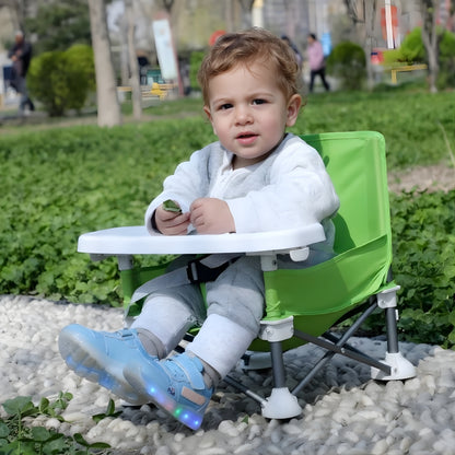 כיסא אוכל מתקפל לתינוק עם גגון שמש בשימוש בפארק, נייד ועיצוב רב-תכליתי.