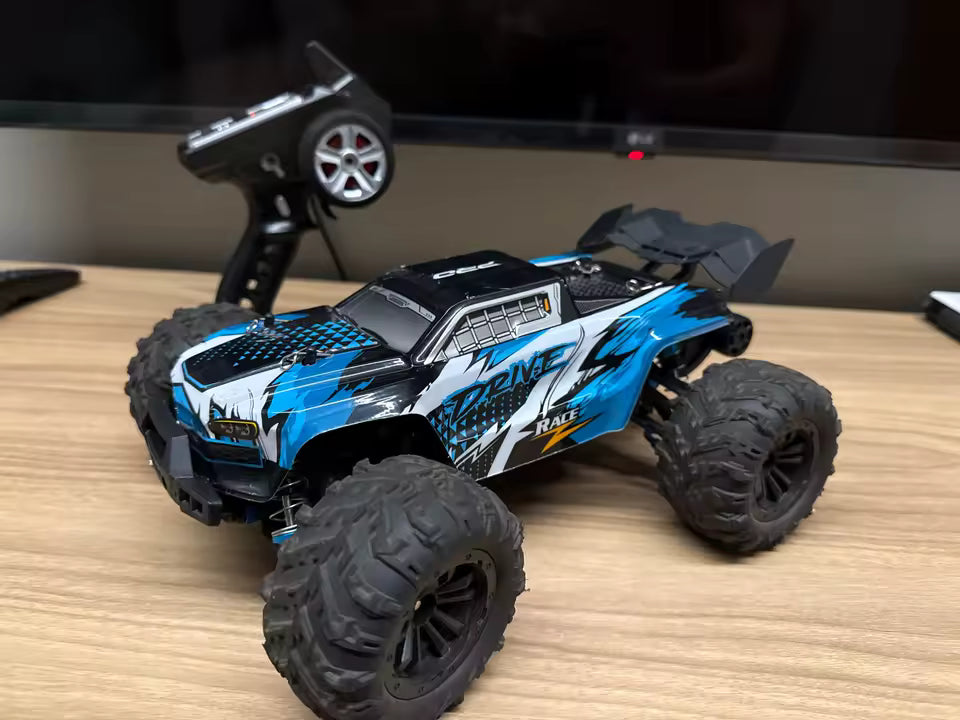 רכב שטח על שלט מקצועי 4X4 מהירות 70 קמש BenzcraftIL