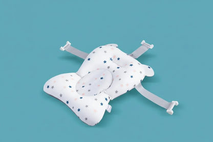 כרית אמבטיה לתינוק עם מבנה רך ותומך בצבע בהיר