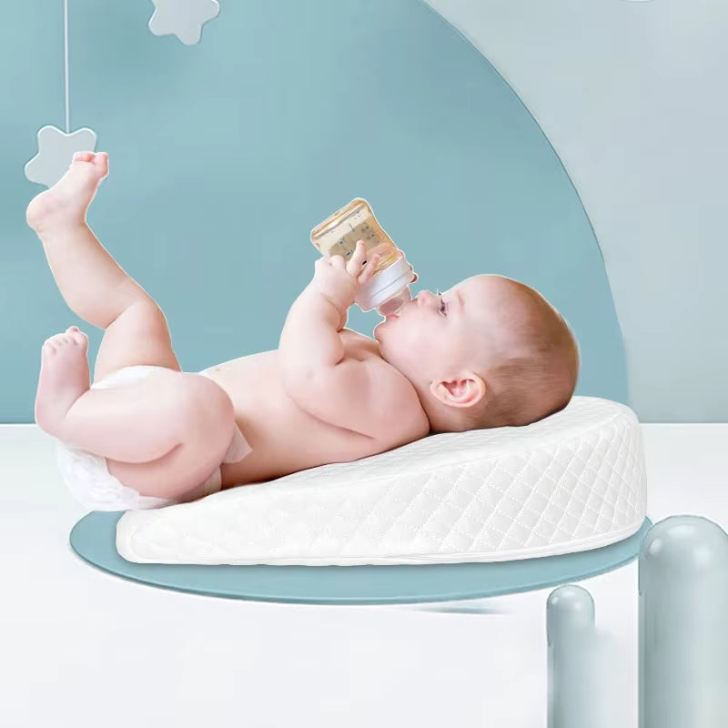 כרית שינה לתינוק מבד נושם ואיכותי Grade A, עם 4 זוויות שיפוע (0-30 מעלות) לנוחות מרבית ולשינה שקטה