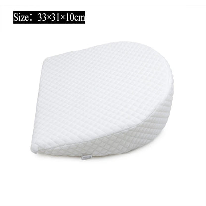 כרית שיפוע לתינוק בעיצוב מעוגל עם תמיכה עדינה