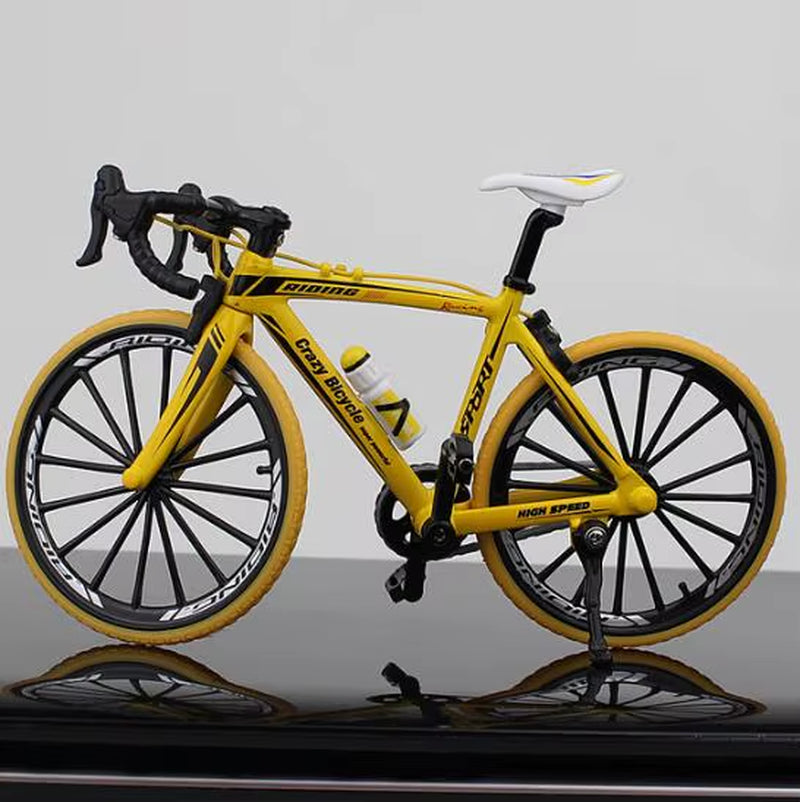 דגם אופני מרוץ בצבע צהוב ושחור עם תצוגה על מעמד